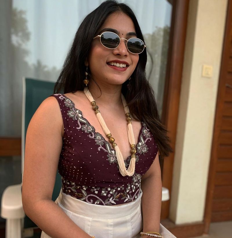 Bigg boss contestant punarnavi bhupalam bold photo going viral