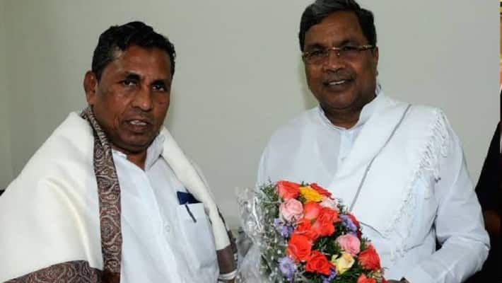 Lobbying intensifies in Congress camp after Siddaramaiah's resignation; KH Muniyappa sings praises of former CLP chief Lobbying intensifies in Congress camp after Siddaramaiah's resignation; KH Muniyappa sings praises of former CLP chief