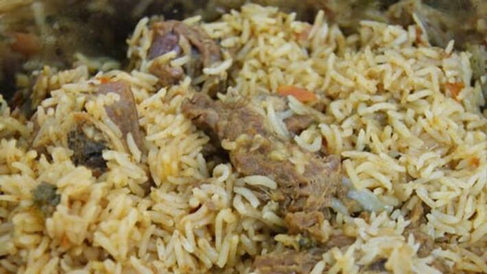 Crowd of people knitting biryani for Rs. 10! Case registered against the owner ..! Crowd of people knitting biryani for Rs. 10! Case registered against the owner ..!