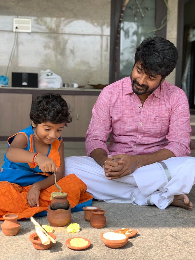 Kollywood actor Sivakarthikeyan family photo gallery