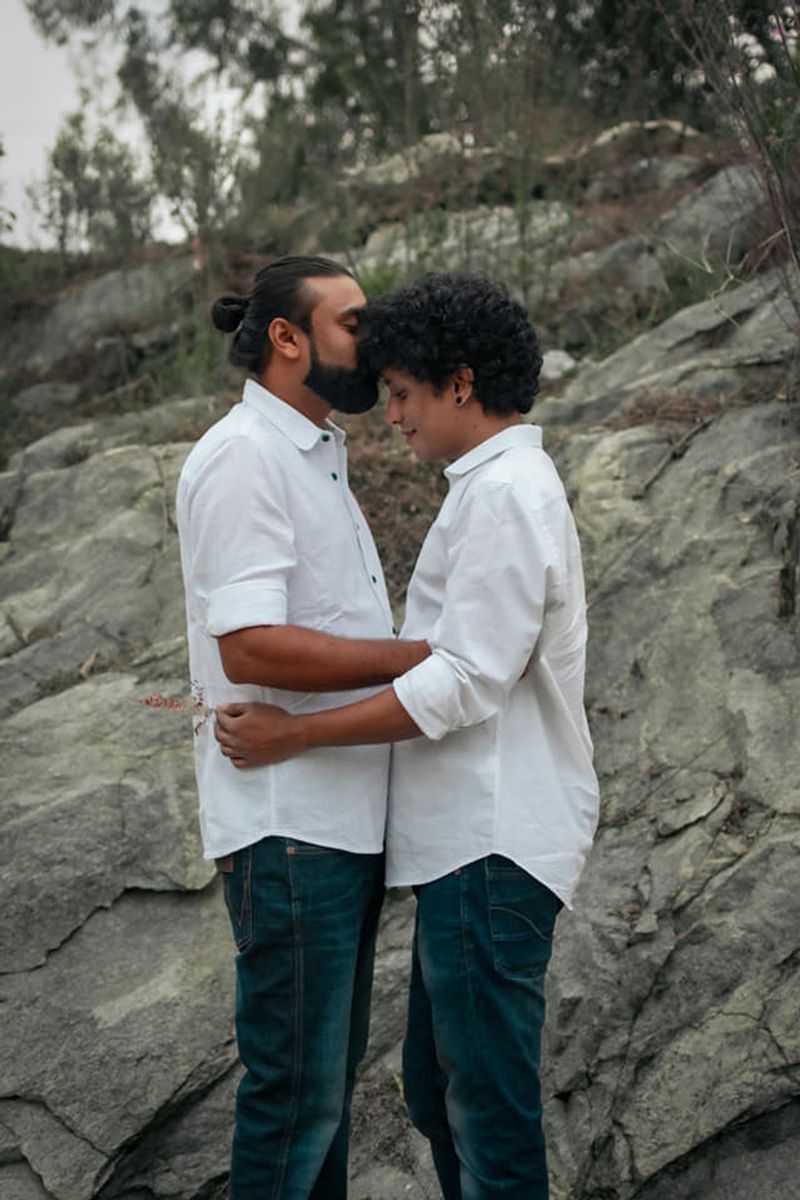 ನಿವೇದ್ ಹಾಗೂ ಅಬ್ದುಲ್ ಕಳೆದ 5 ವರ್ಷಗಳ ಹಿಂದೆ ಮದುವೆ ಕಾರ್ಯಕ್ರಮವೊಂದರಲ್ಲಿ ಭೇಟಿಯಾಗಿದ್ದರು.