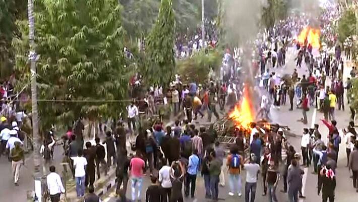 Death Toll Rises to 2 in Assam, Bank-Bus Terminus Set on Fire, RTI Activist Arrested Death Toll Rises to 2 in Assam, Bank-Bus Terminus Set on Fire, RTI Activist Arrested