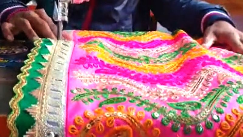 prisoners made dress for banke bihari in mathura jail KPU
