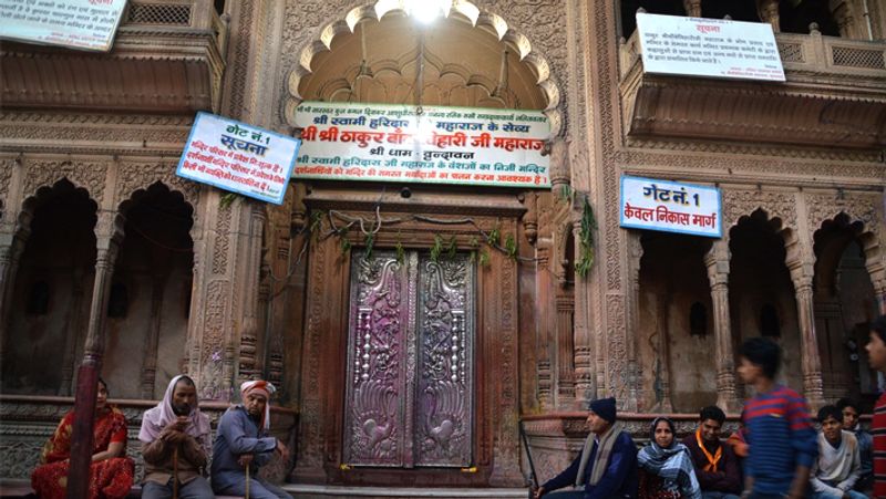 prisoners made dress for banke bihari in mathura jail KPU