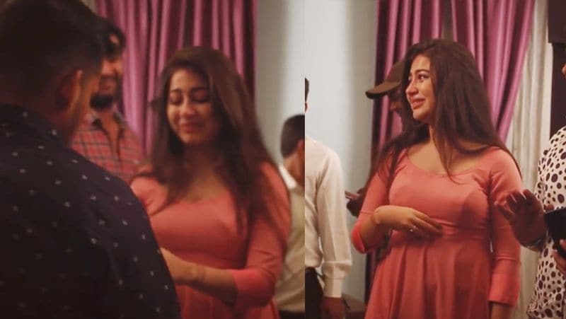 Ye hai Mohabbatein actress Aditi Bhatia aka Ruhi Bhalla cries badly while shooting last episode of show KPY