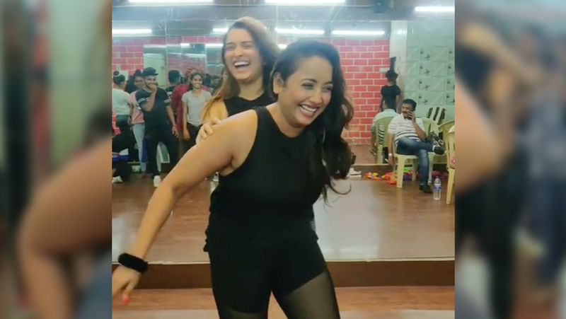 Rani chatterjee Shared Video of Amrapali dubey in which actress carried her on back KPY