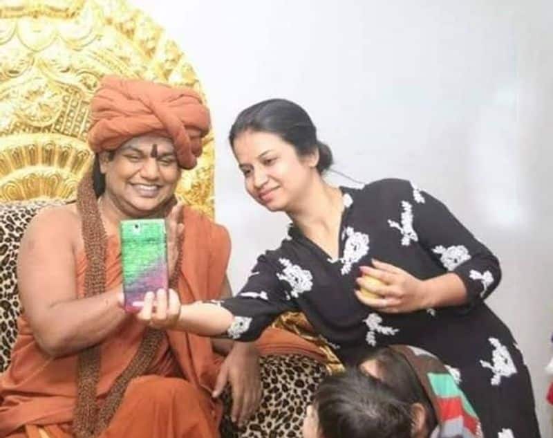 In the middle of the sea with the chishiyas live Nithyananda