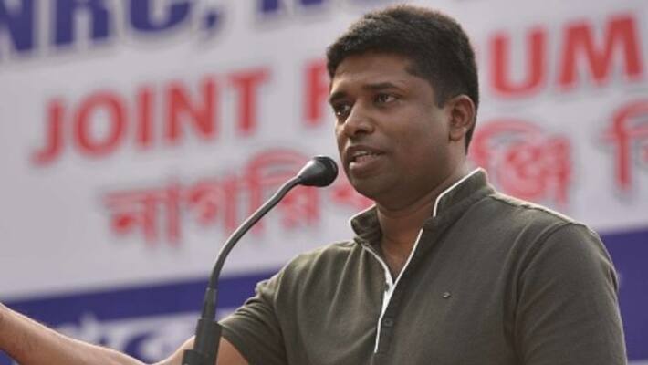 Former IAS officer Kannan Gopinathan detained sent back to Delhi Former IAS officer Kannan Gopinathan detained sent back to Delhi