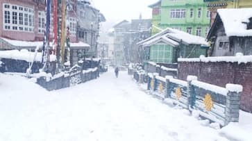Indian Army rescues 1,500 tourists stranded due to snowfall in Sikkim