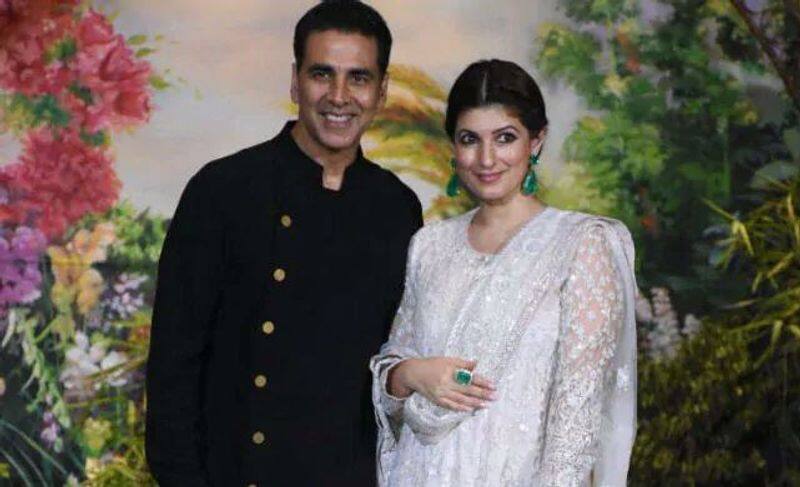 Actor Akshay Kumar Present Oinion Earrings To His Wife