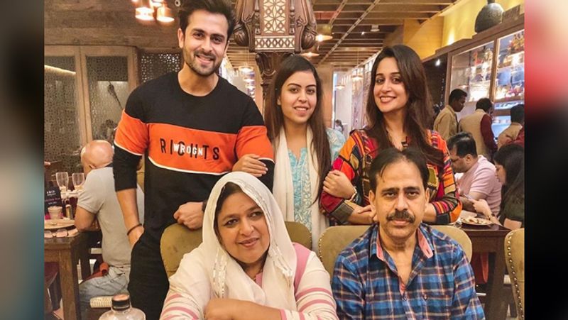 dipika kakar Shoaib Ibrahim takes parent for lunch outing photo viral KPJ