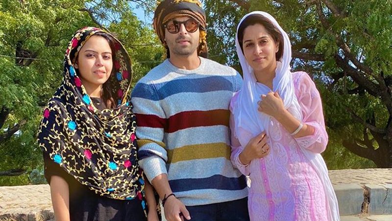 dipika kakar Shoaib Ibrahim takes parent for lunch outing photo viral KPJ