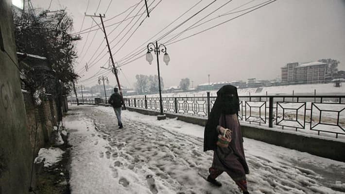 'Chillai-Kalan' begins in Kashmir with region receiving massive snowfall 'Chillai-Kalan' begins in Kashmir with region receiving massive snowfall