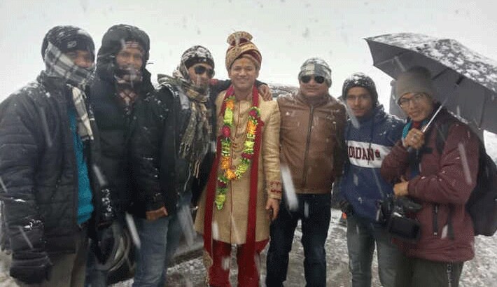 marriage celebration and bride with groom seven rounds in heavy snowfall in uttarakhand KPR