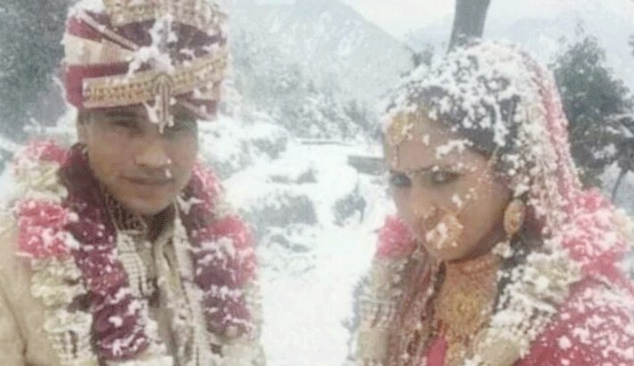 marriage celebration and bride with groom seven rounds in heavy snowfall in uttarakhand KPR