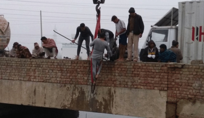 Car fell into river four people died in sonipat KPR Car fell into river four people died in sonipat KPR