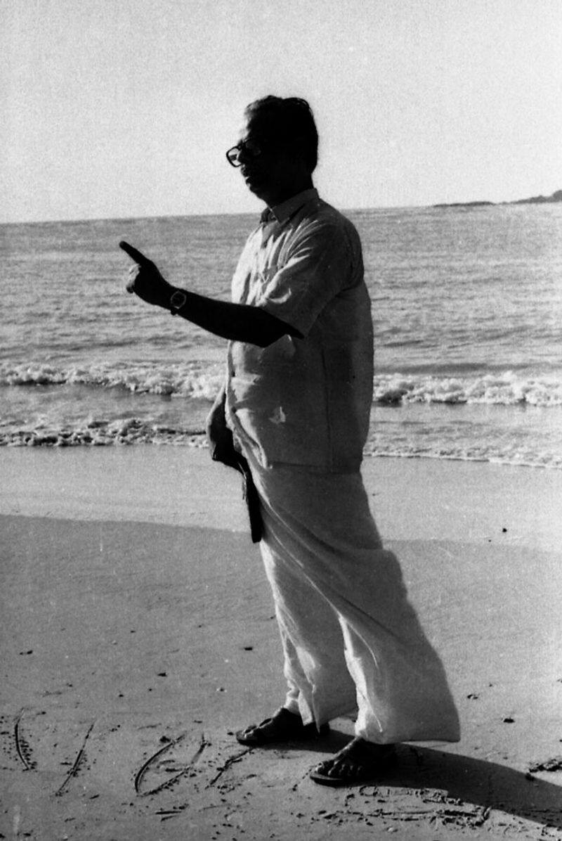rare photo of writer T Padmanabhan by Punaloor Rajan