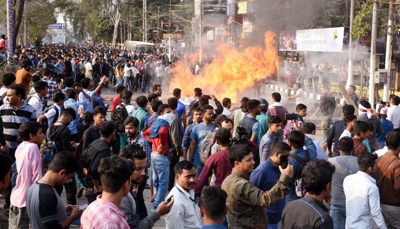 Protests in West Bengal against the citizenship law five trains caught fire kpn