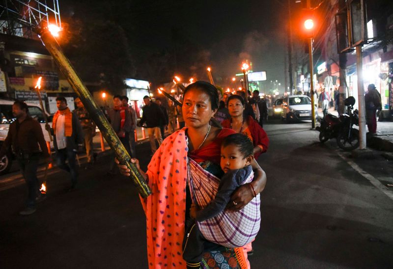 Protests in West Bengal against the citizenship law five trains caught fire kpn
