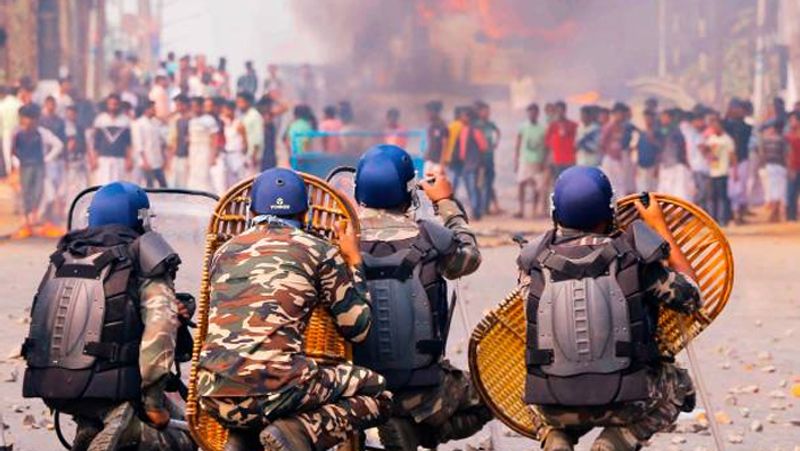 Protests in West Bengal against the citizenship law five trains caught fire kpn