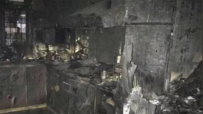Three people died in the grip of fire in Delhi kps Three people died in the grip of fire in Delhi kps