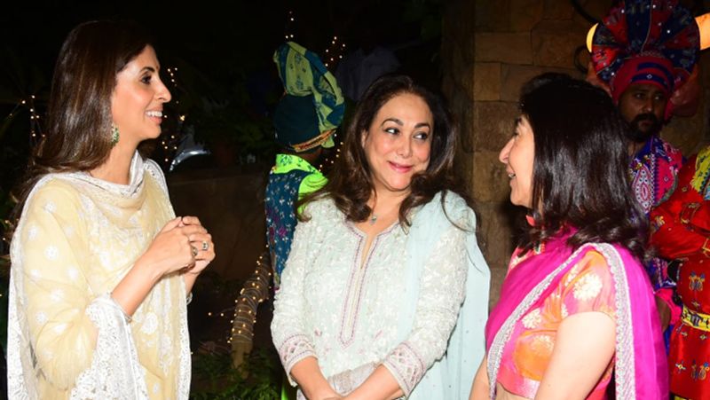 Kareena Kapoor Saif Ali Khan Karisma at brother Armaan Jain roka ceremony KPJ