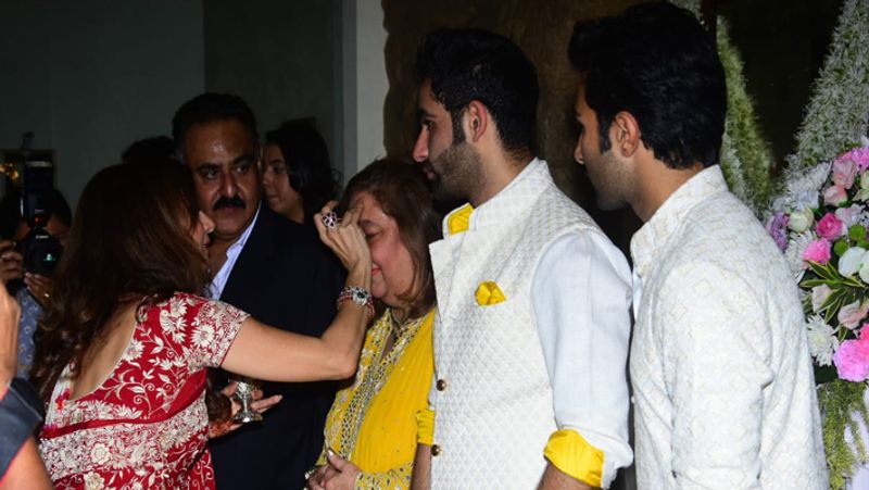 Kareena Kapoor Saif Ali Khan Karisma at brother Armaan Jain roka ceremony KPJ
