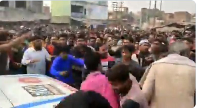 anti CAB protest burns violence Protesters vandalise railway stations block roads in west Bengal kpt