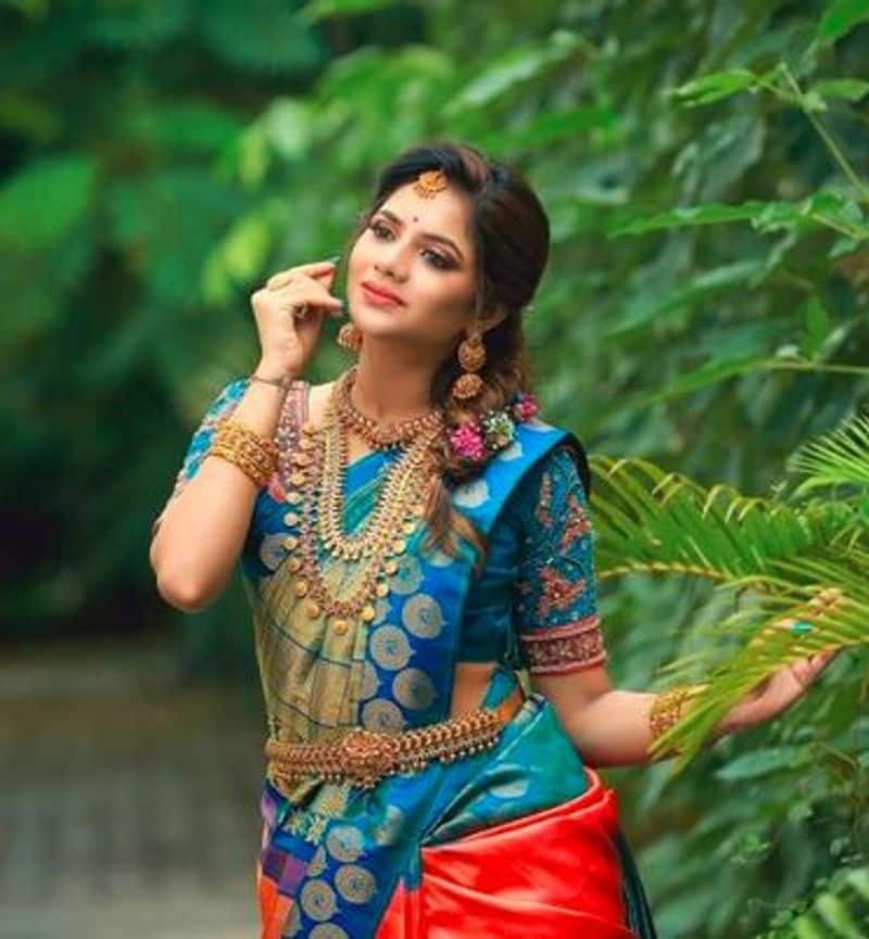 actress aishwarya dutta soft saree photos goes viral