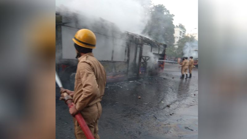 buses set ablaze by protesters in Delhi against Citizenship Amendment Act KPP