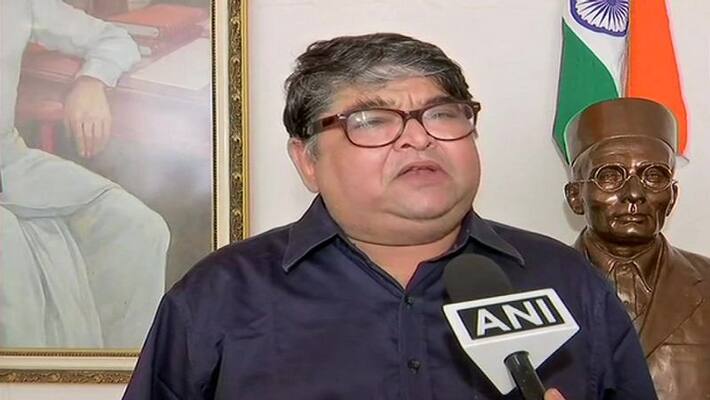 I do not think of Mahatma Gandhi as the father of the nation... The next controversy raised by Veera Savarkar's grandson .! I do not think of Mahatma Gandhi as the father of the nation... The next controversy raised by Veera Savarkar's grandson .!