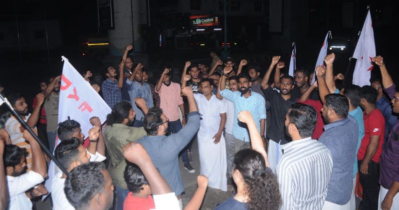 ആകെ സംഘർഷത്തിൽ 35 പേർക്കാണ് പരിക്കേറ്റത്. ഇതിൽ ചിലരുടെ പരിക്ക് ഗുരുതരമാണ്. 11 പേർക്ക് വിദഗ്ധ ചികിത്സ ആവശ്യമാണ്.