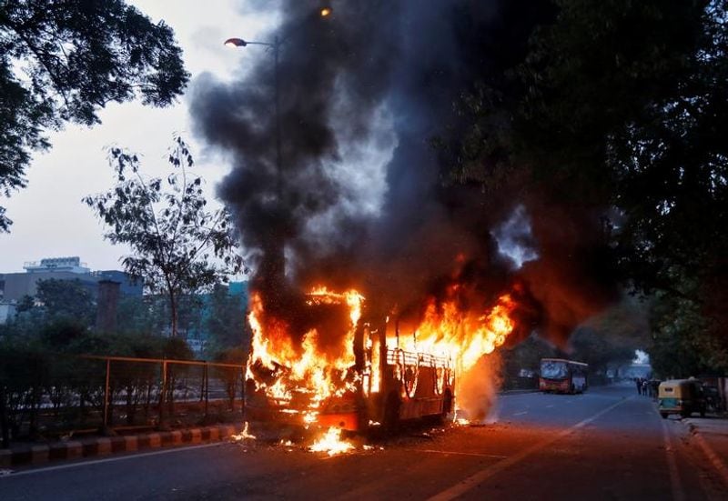 ഇതിനിടെ പൗരത്വ ഭേദഗതി നിയമത്തിൽ പ്രതിഷേധിച്ച് മുസ്ലിം യൂത്ത് ലീഗ് സംസ്ഥാന കമ്മിറ്റി മലപ്പുറം പൂക്കോട്ടൂരിൽ നിന്ന് കോഴിക്കോട് കടപ്പുറത്തേക്ക് നടത്തുന്ന രാപ്പകൽ മാർച്ച് തുടങ്ങി.