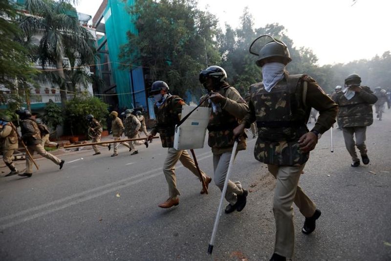 അക്രമ സംഭവങ്ങളില് നിന്ന് അകന്ന് നില്ക്കുന്നതിന് അസമിലെ ജനങ്ങളെ അഭിനന്ദിച്ച് സംസാരിക്കുകയായിരുന്നു പ്രധാനമന്ത്രി. ഝാര്ഖണ്ഡിലെ തെരഞ്ഞെടുപ്പ് റാലിയിലാണ് പ്രധാനമന്ത്രിയുടെ പരാമര്ശം.