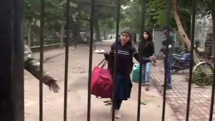 Situation tense in Jamia students are returning to home kpm Situation tense in Jamia students are returning to home kpm