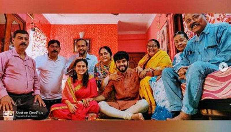 পরিবারের সঙ্গে আইবুড়ো ভাতের ছবিও শেয়ার করে নিয়েছেন ভক্তদের সঙ্গে। প্রতিটি ছবি ভাইরাল হয়েছে সোশ্যাল মিডিয়ায়।