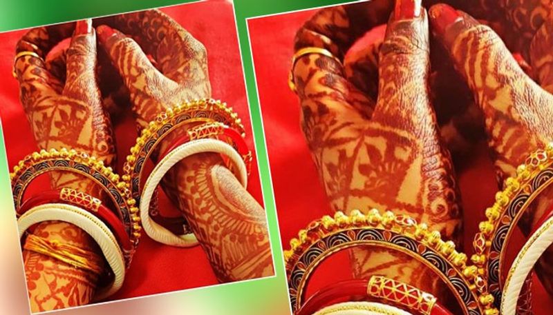 প্রতিটি মুহূর্তের ছবি শেয়ার করেছেন নিজের সোশ্যাল হ্যান্ডেলে। বিয়ের ঠিক আগের মুহূর্তে শাঁখা-পলা পরে ছবিটি শেয়ার করেছেন প্রিয়ম।