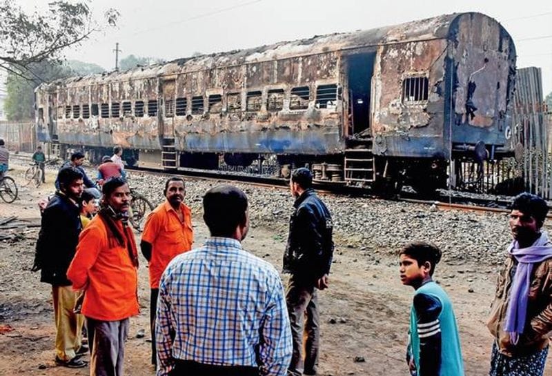 मुर्शिदाबाद में 4000 से ज्यादा आंदोलनकारियों ने विरोध प्रदर्शन किया। इन्होंने बेलदांगा रेलवे स्टेशन पर हमला किया, तोड़फोड़ की गई और 25 से ज्यादा बसों को आग लगा दी गई। गई।