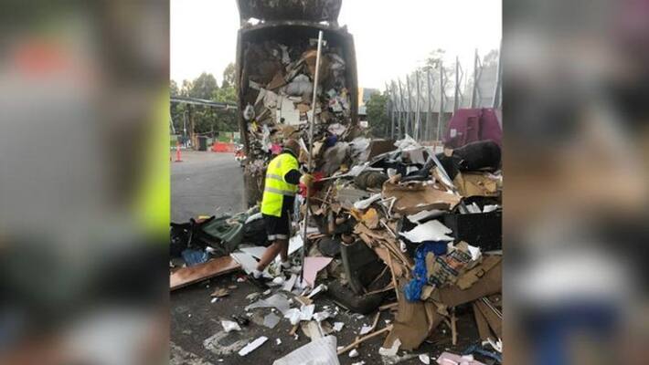 Australia couple found diamond ring from 30 tons trash kph Australia couple found diamond ring from 30 tons trash kph