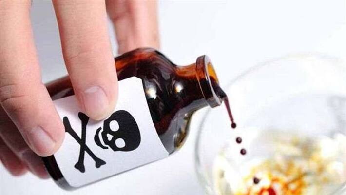 mother and daughter had poison due to husband drunk and fighting with family mother and daughter had poison due to husband drunk and fighting with family