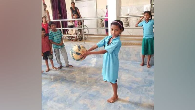 Story of a three year old brave girl with one leg, Chhattisgarh Story kpa