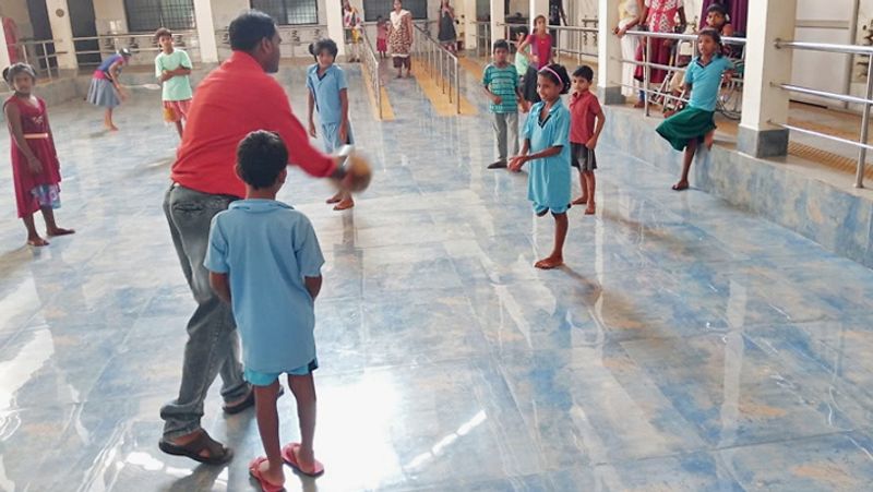 Story of a three year old brave girl with one leg, Chhattisgarh Story kpa