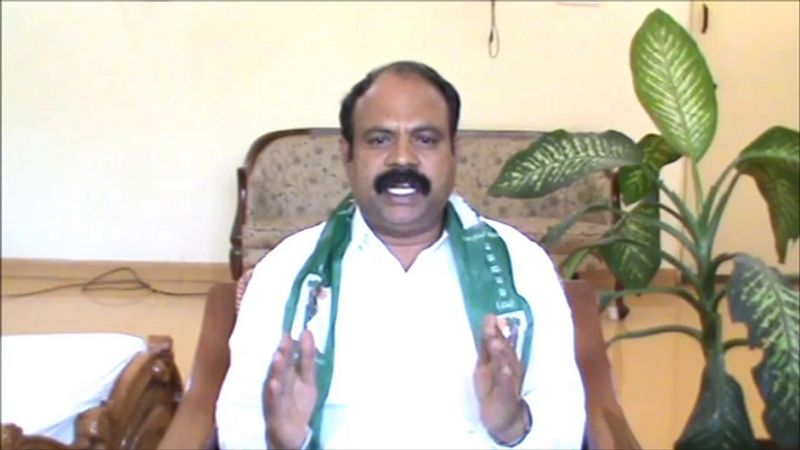 <p>ಈ ವೇಳೆ ಮಧ್ಯಪ್ರವೇಶಿಸಿದ ಮಳವಳ್ಳಿ ಜೆಡಿಎಸ್ ಶಾಸಕ ಡಾ. ಕೆ. ಅನ್ನದಾನಿ, ಯಾವ ಕ್ರೀಡೆ? ಯಾವ ಕ್ರೀಡಾಂಗಣ? ಎಂದು ಹೇಳಿ ಎಂದು ಶಿವಲಿಂಗೇಗೌಡರನ್ನು ಕಾಲೆಳೆದರು. </p>