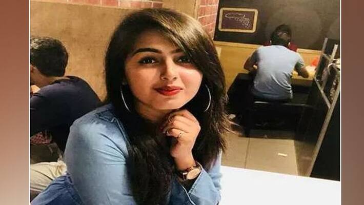 22-year-old girl dies after falling from train, accident at Kalyan station in Mumbai kpa 22-year-old girl dies after falling from train, accident at Kalyan station in Mumbai kpa