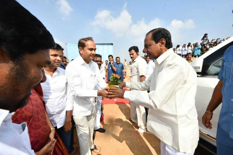 CM KCR visit Yadagirigutta Sri Lakshmi Narasimha Swamy temple