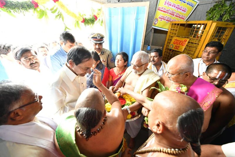 CM KCR visit Yadagirigutta Sri Lakshmi Narasimha Swamy temple
