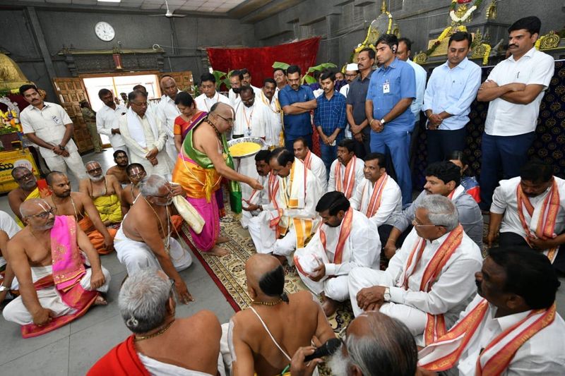 CM KCR visit Yadagirigutta Sri Lakshmi Narasimha Swamy temple