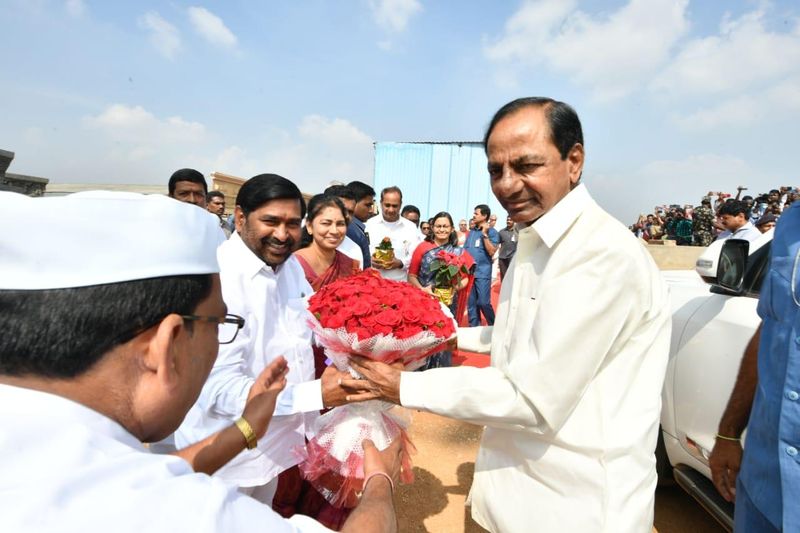 CM KCR visit Yadagirigutta Sri Lakshmi Narasimha Swamy temple