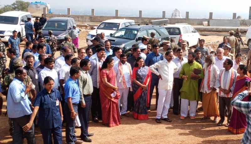 CM KCR visit Yadagirigutta Sri Lakshmi Narasimha Swamy temple