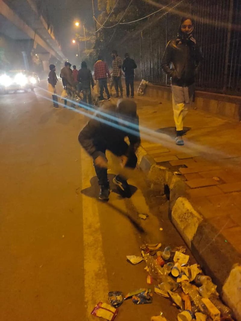 not cleaners jamia students clean up streets after protest kpt